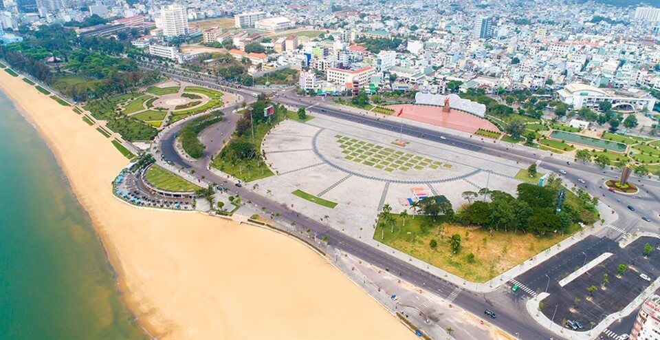 Quảng trường Nguyễn Tất Thành ở góc trên cao